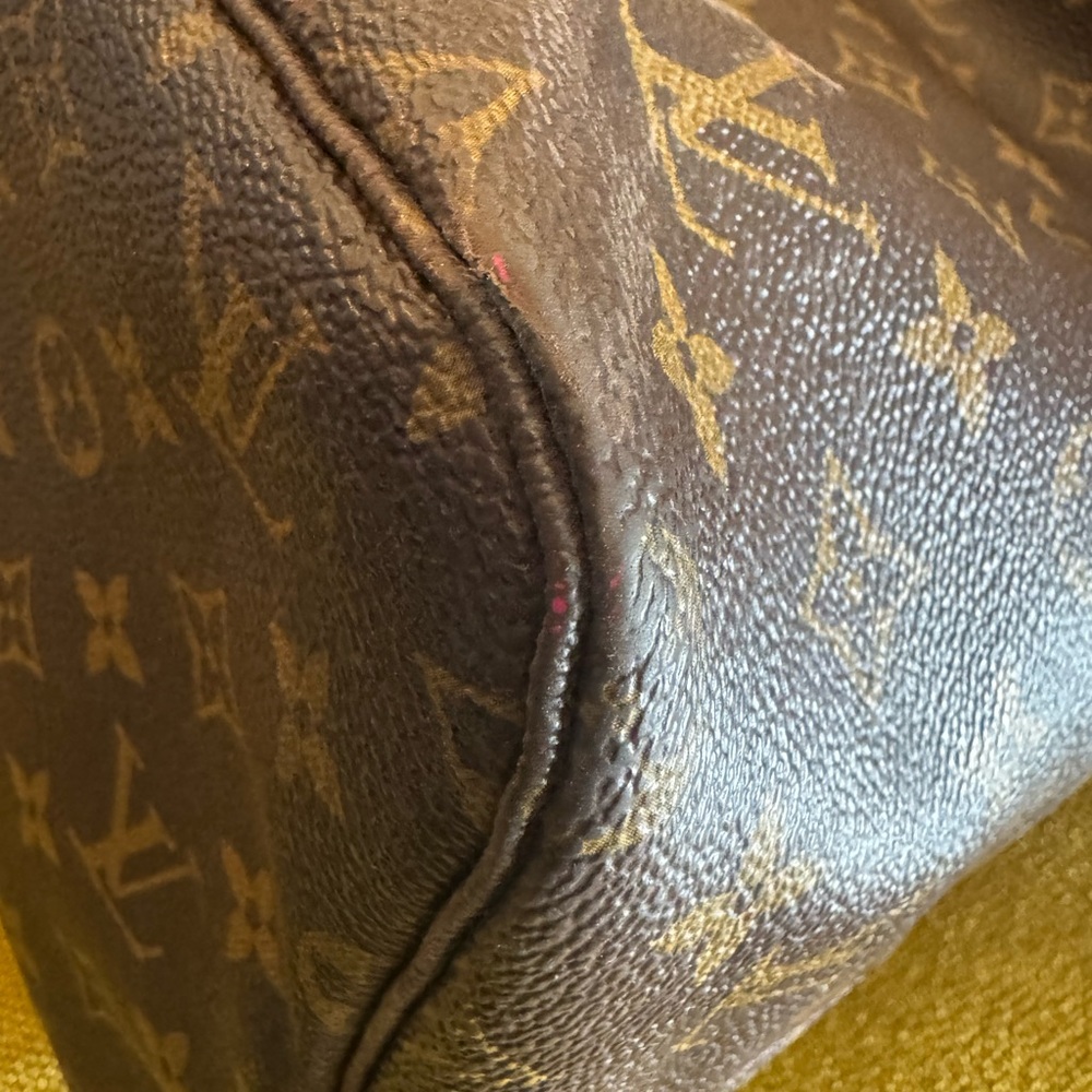 Louis Vuitton Monogram Neverfull GM Tote Bag - Picture 8 of 16